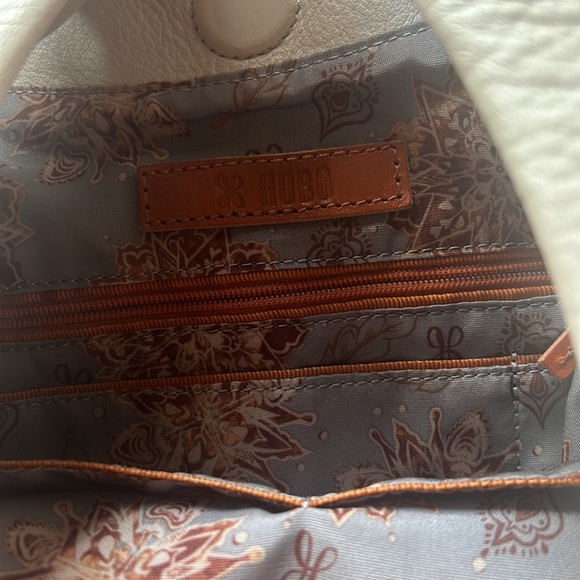 NWOT HOBO slouchy purse putty color - Picture 8 of 9